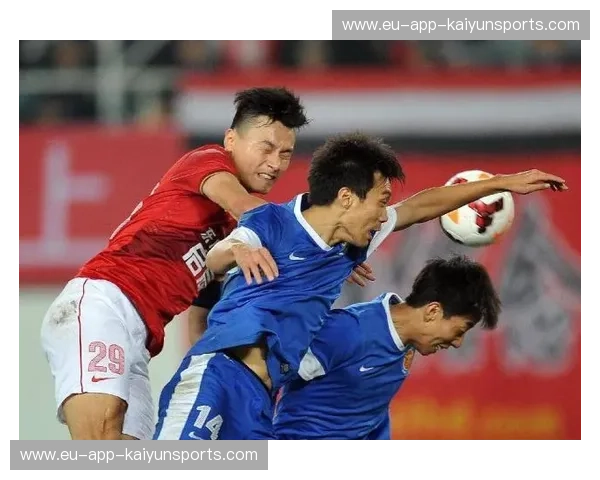 冰城风云起，南粤潮涌动——哈尔滨毅腾与广州恒大的足球史诗